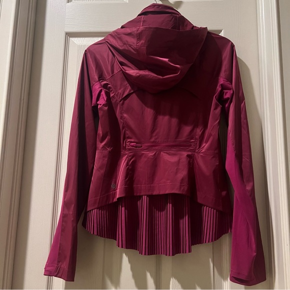 Lululemon Cranberry Windbreaker Size 6 - Picture 2 of 6